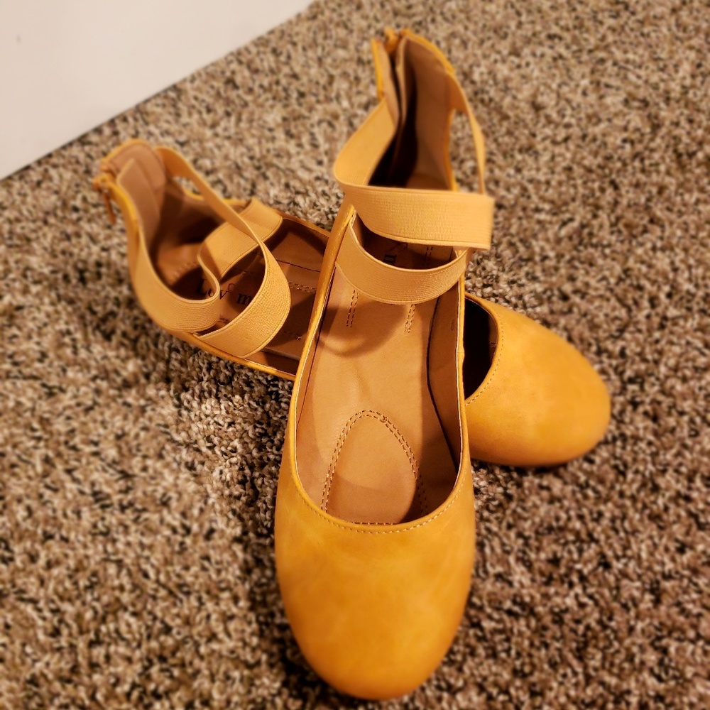 Lov Mark criss cross Mary Jane flats